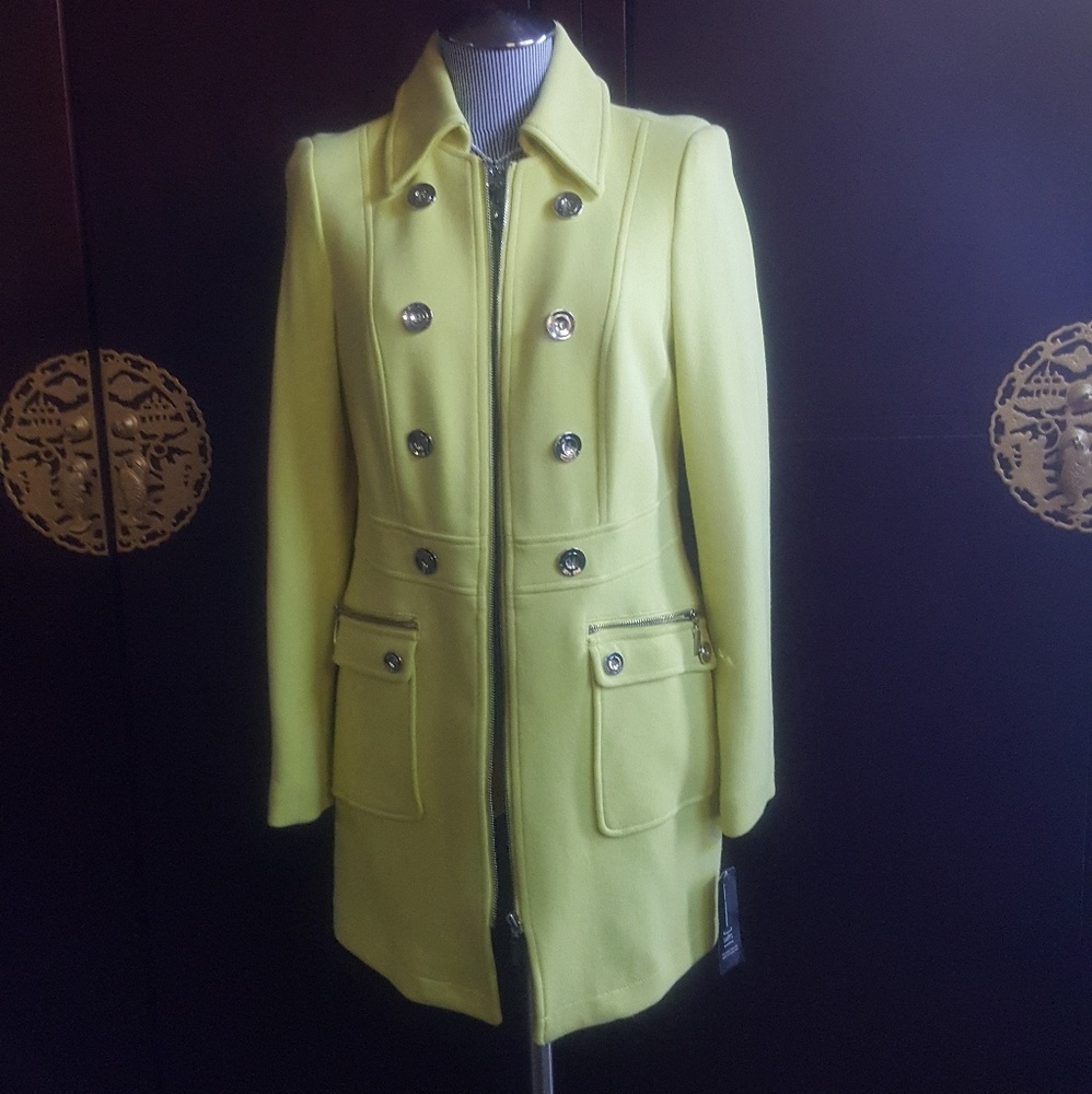 Classy yellow coat